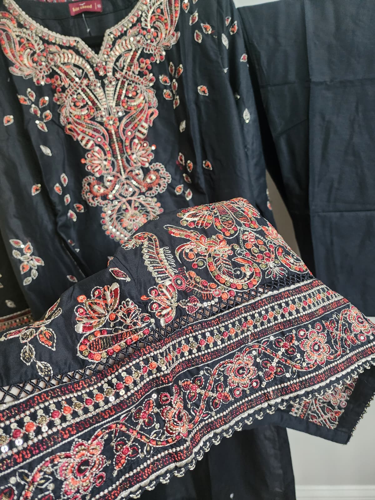 3 Piece - Binsaeed embroidered lawn suit (INP-208)