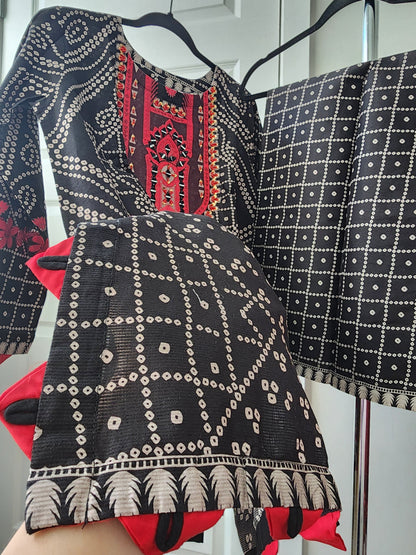 2 Piece - Light Khaddar with Mirror and handwork INU-321