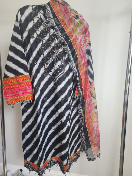 3 Piece - Embroidered lawn ready to wear INU-305